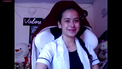 Snapshot of valerybaker1 chatting on 11/10/25, 06:18 B V Naughty online show from 11/10/25, 06:18