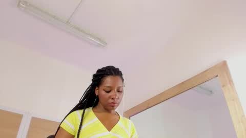 Snapshot of valerycortezm chatting on 12/16/25, 12:43 Valery online show from 12/16/25, 12:43