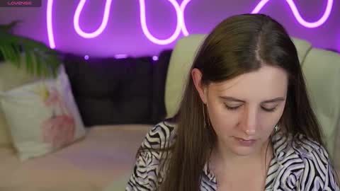 Snapshot of valerymurr chatting on 10/14/25, 07:03 V A L E R Y M U R online show from 10/14/25, 07:03