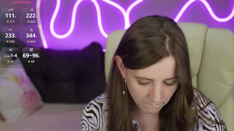 Snapshot of valerymurr chatting on 11/02/25, 09:33 V A L E R Y M U R online show from 11/02/25, 09:33