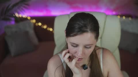 V A L E R Y  M U R online show from 04/03/26, 11:36