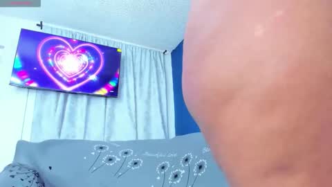 Snapshot of valerynbrown chatting on 11/18/25, 09:08 valery online show from 11/18/25, 09:08