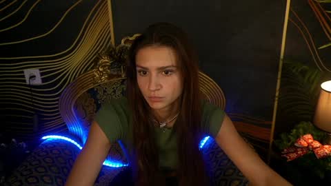 Snapshot of valeryroyale chatting on 12/18/24, 02:28 Valery online show from 12/18/24, 02:28