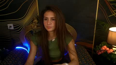 Snapshot of valeryroyale chatting on 12/18/24, 05:31 Valery online show from 12/18/24, 05:31