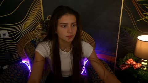 Snapshot of valeryroyale chatting on 12/20/24, 10:49 Valery online show from 12/20/24, 10:49