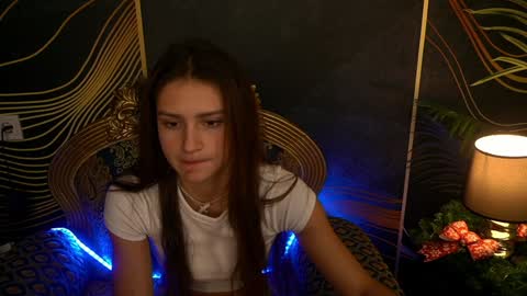 Snapshot of valeryroyale chatting on 12/24/24, 02:44 Valery online show from 12/24/24, 02:44