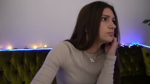 Snapshot of valeryroyale chatting on 12/26/24, 05:19 Valery online show from 12/26/24, 05:19