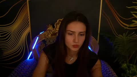 Snapshot of valeryroyale chatting on 01/29/25, 02:32 Valery online show from 01/29/25, 02:32