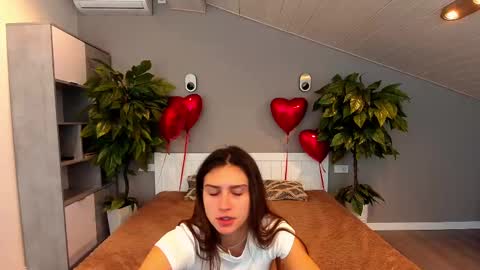 Snapshot of valeryroyale chatting on 02/18/25, 08:16 Valery online show from 02/18/25, 08:16