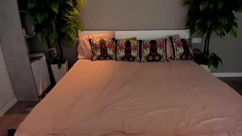 Snapshot of valeryroyale chatting on 09/13/25, 06:46 Valery online show from 09/13/25, 06:46