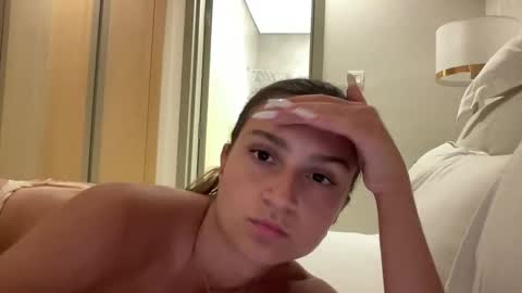 Snapshot of valeryroyale chatting on 10/02/25, 06:48 Valery online show from 10/02/25, 06:48