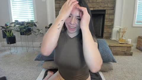 Snapshot of valerysquirt_19 chatting on 02/02/25, 02:24 valerie online show from 02/02/25, 02:24