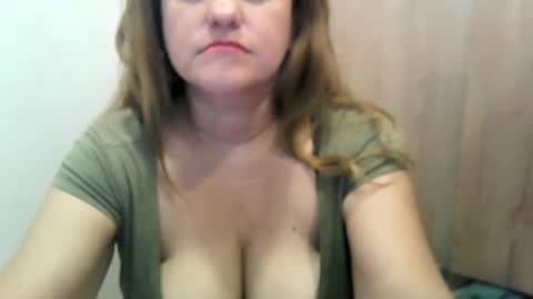 Snapshot of valerysquirtxxx chatting on 04/15/26, 03:30 VALERY SQUIRT online show from 04/15/26, 03:30