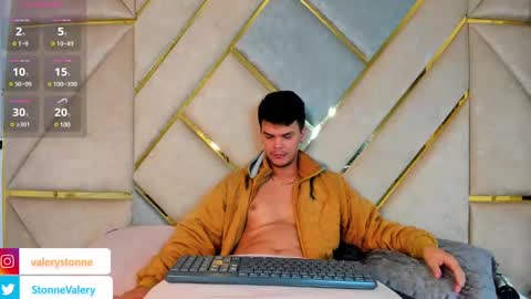 Snapshot of valerystonne_ chatting on 03/09/25, 12:00 Valery Stonne online show from 03/09/25, 12:00