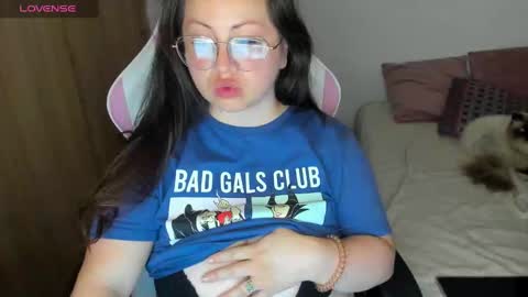 Snapshot of valeryvass_07 chatting on 12/12/24, 12:59 My name is Valery... Nice to meet you thumb up me please its important online show from 12/12/24, 12:59