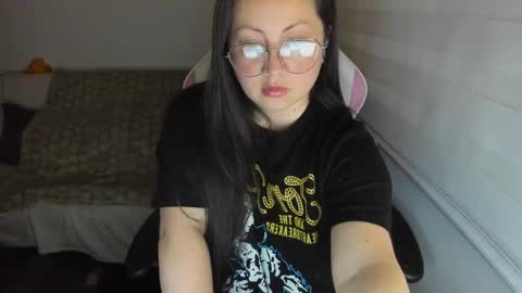 Snapshot of valeryvass_07 chatting on 11/03/25, 11:26 My name is Valery... Nice to meet you thumb up me please its important online show from 11/03/25, 11:26