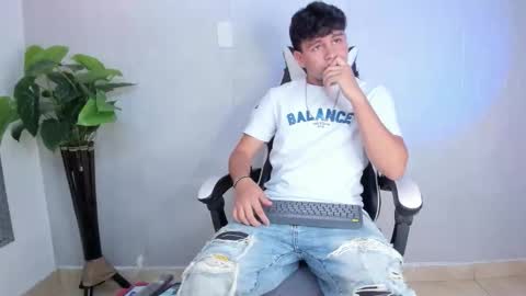 Valentino online show from 03/25/26, 07:20