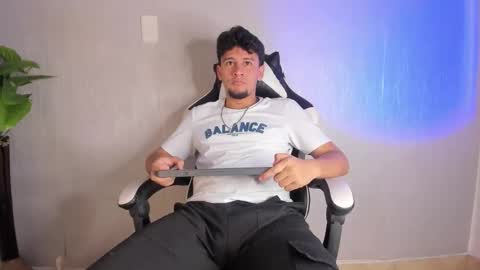 Valentino online show from 03/26/26, 07:30