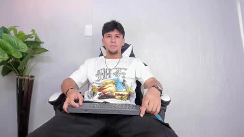 Valentino online show from 04/01/26, 01:23