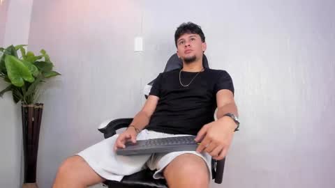 Valentino online show from 04/02/26, 03:04