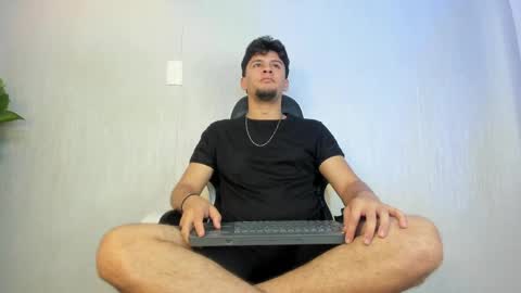 Valentino online show from 04/02/26, 03:09