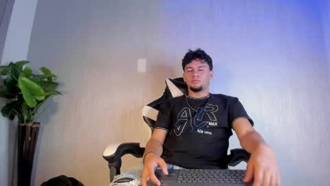 Valentino online show from 04/05/26, 07:22