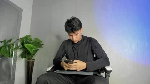 Valentino online show from 04/07/26, 07:47