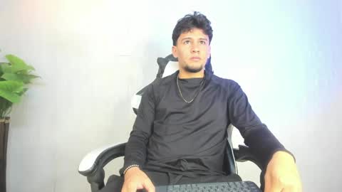 Valentino online show from 04/08/26, 07:36