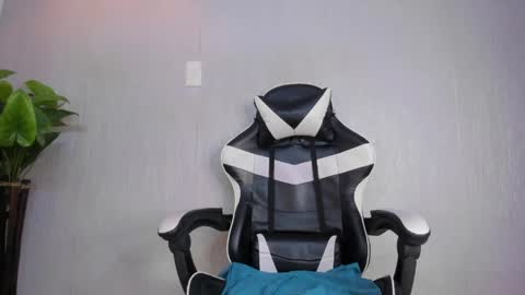 Valentino online show from 04/10/26, 07:40