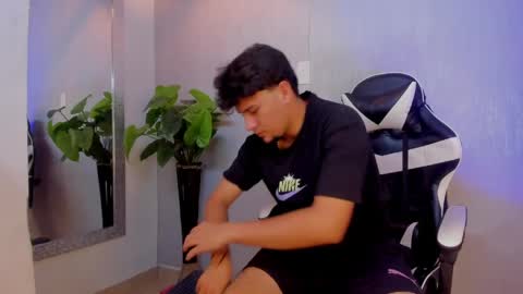 Valentino online show from 04/13/26, 11:05