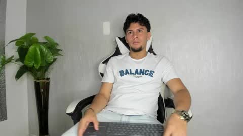 Valentino online show from 04/14/26, 08:04