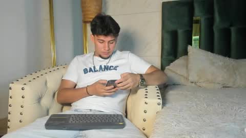 Valentino online show from 04/15/26, 07:32