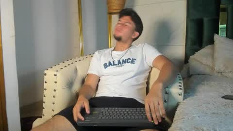 Valentino online show from 04/15/26, 07:58