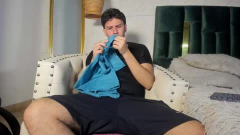 Valentino online show from 04/17/26, 01:47