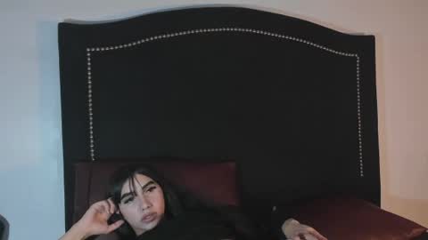 Snapshot of valey_nicole chatting on 07/18/26, 10:02 valey_nicole online show from 07/18/26, 10:02