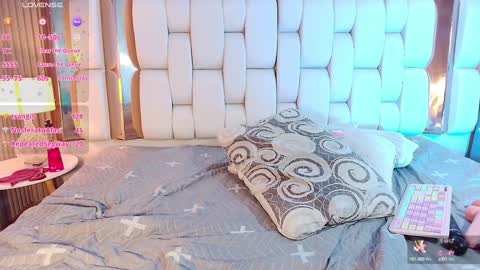 Valkiria moore  online show from 01/21/25, 11:02