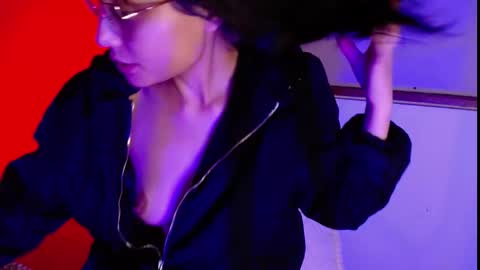 valkiry_ online show from 11/17/25, 03:45