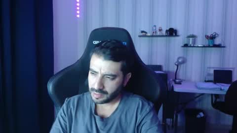 Snapshot of vallartamexi chatting on 10/14/25, 12:00 Roberto Carlos online show from 10/14/25, 12:00