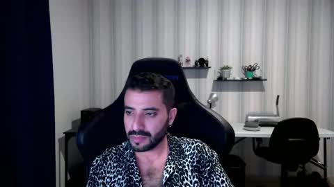 Snapshot of vallartamexi chatting on 10/17/25, 02:48 Roberto Carlos online show from 10/17/25, 02:48