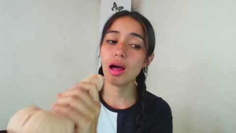 Snapshot of vallery_evanss chatting on 12/11/24, 04:31 Taty independent account online show from 12/11/24, 04:31