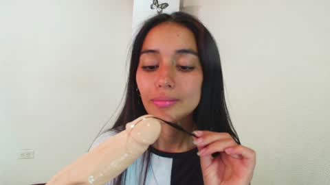 Snapshot of vallery_evanss chatting on 12/11/24, 07:36 Taty independent account online show from 12/11/24, 07:36