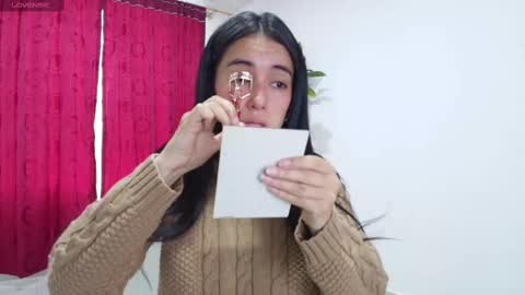 Snapshot of vallery_evanss chatting on 02/11/25, 04:02 Taty independent account online show from 02/11/25, 04:02