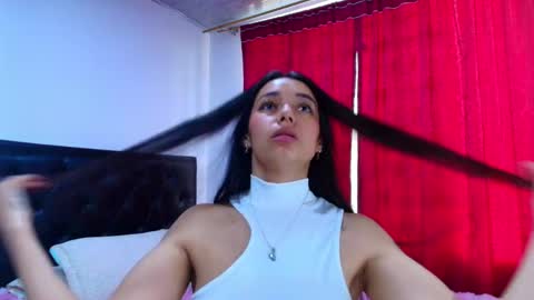 Snapshot of vallery_evanss chatting on 10/23/25, 09:35 Taty independent account online show from 10/23/25, 09:35