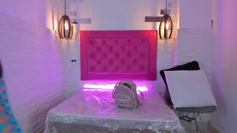 Vallolet Peach  online show from 02/07/25, 11:12