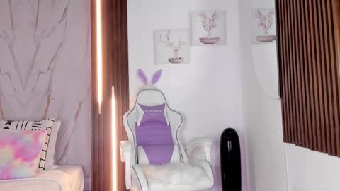 Vallolet Peach  online show from 11/23/25, 11:54