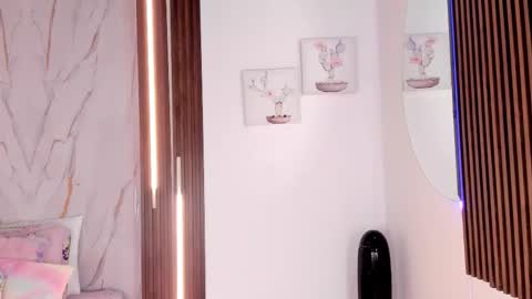 Vallolet Peach  online show from 02/04/26, 12:11