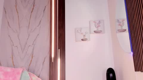 Vallolet Peach  online show from 02/06/26, 12:08