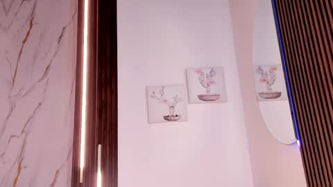 Vallolet Peach  online show from 04/22/26, 12:07