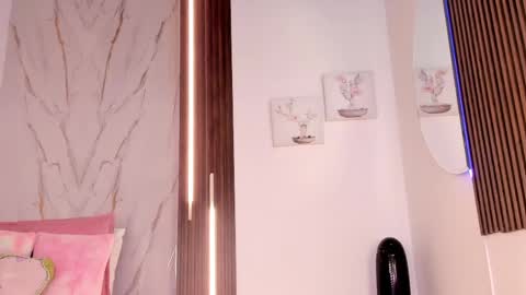Vallolet Peach  online show from 04/26/26, 12:14