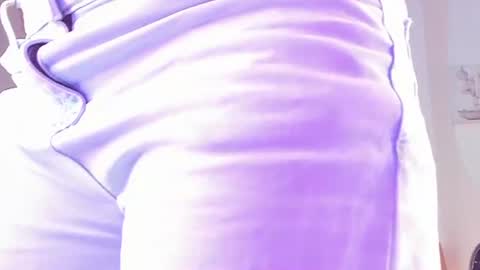 Vallolet Peach  online show from 07/11/26, 12:30